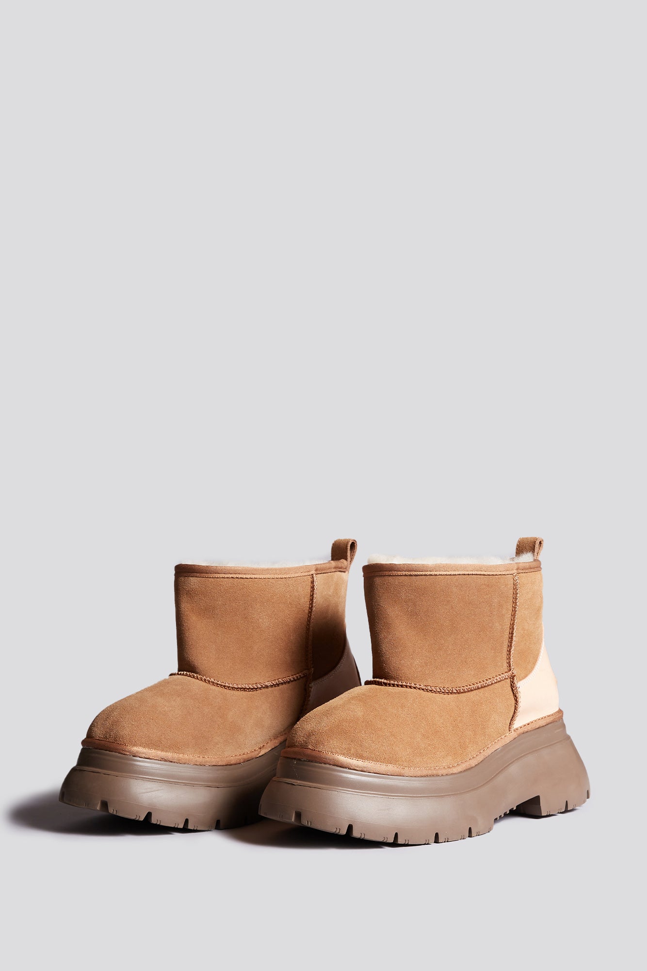 CHUNKY SHEARLING BOOT - LIGHT BROWN