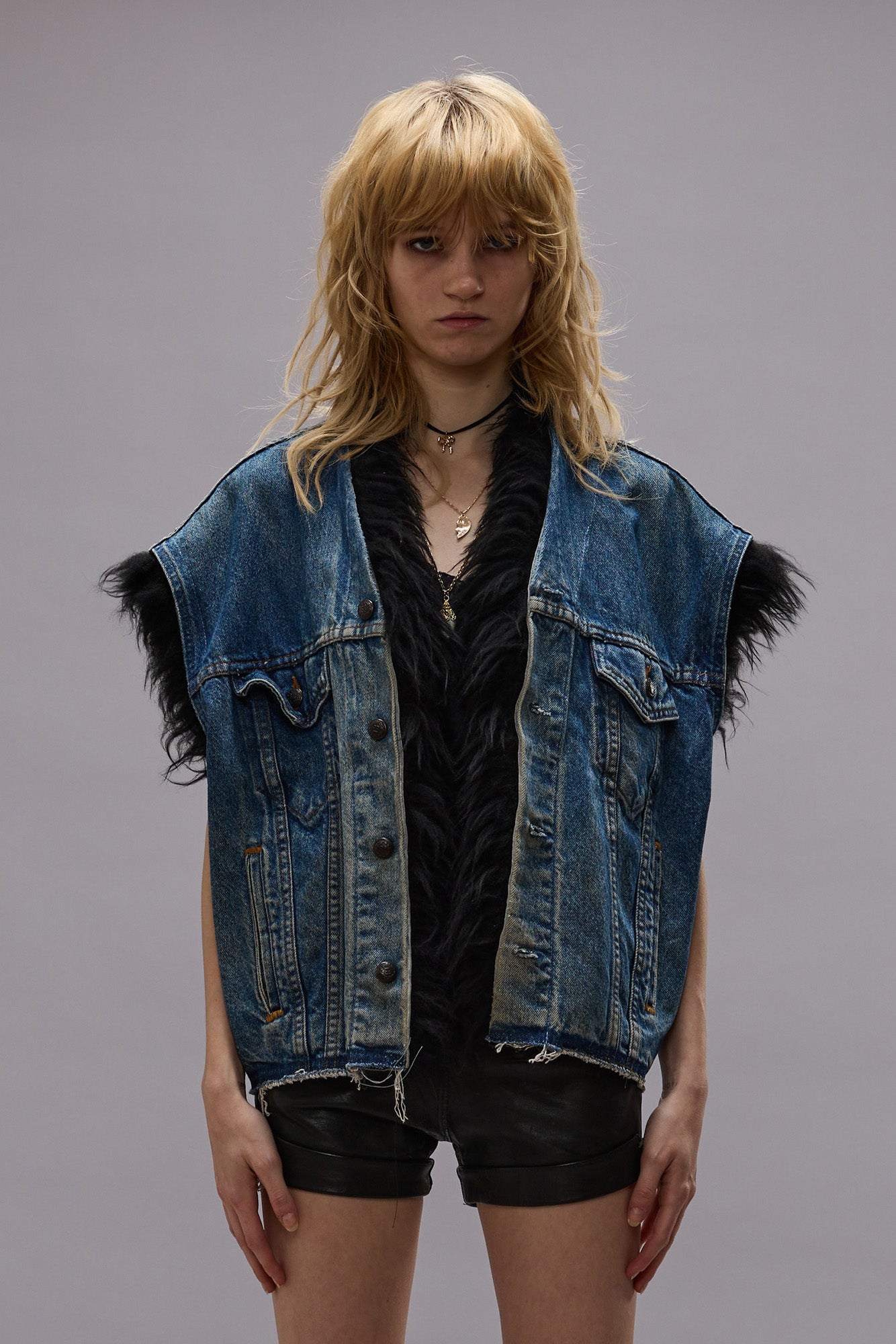 FUR TRIMMED TRUCKER VEST - STONE WASH BLUE - R13