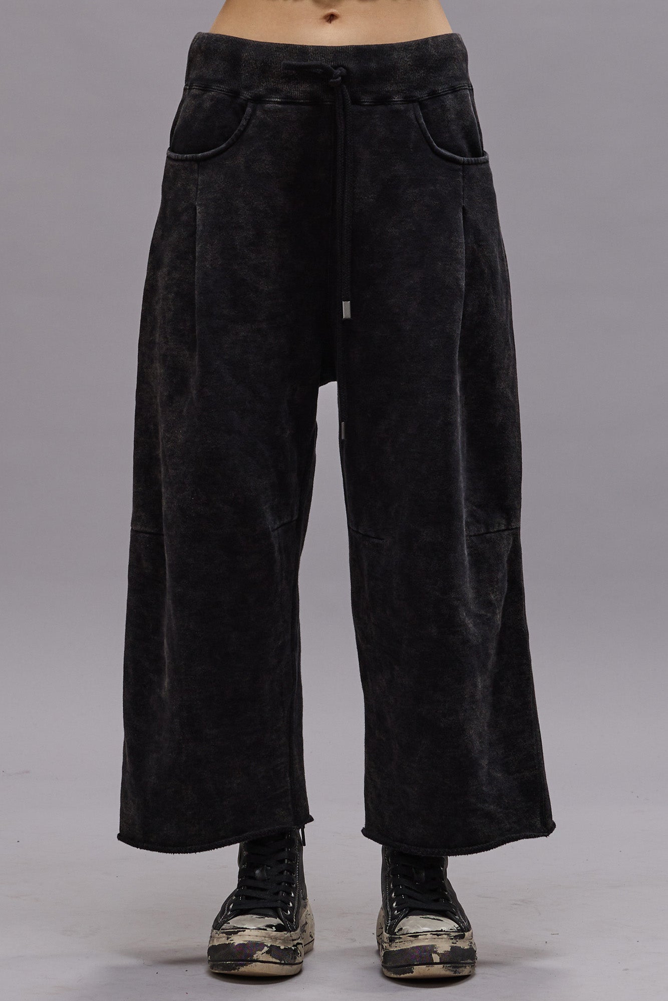 CROPPED PLEATED SWEATPANT - ACID BLACK