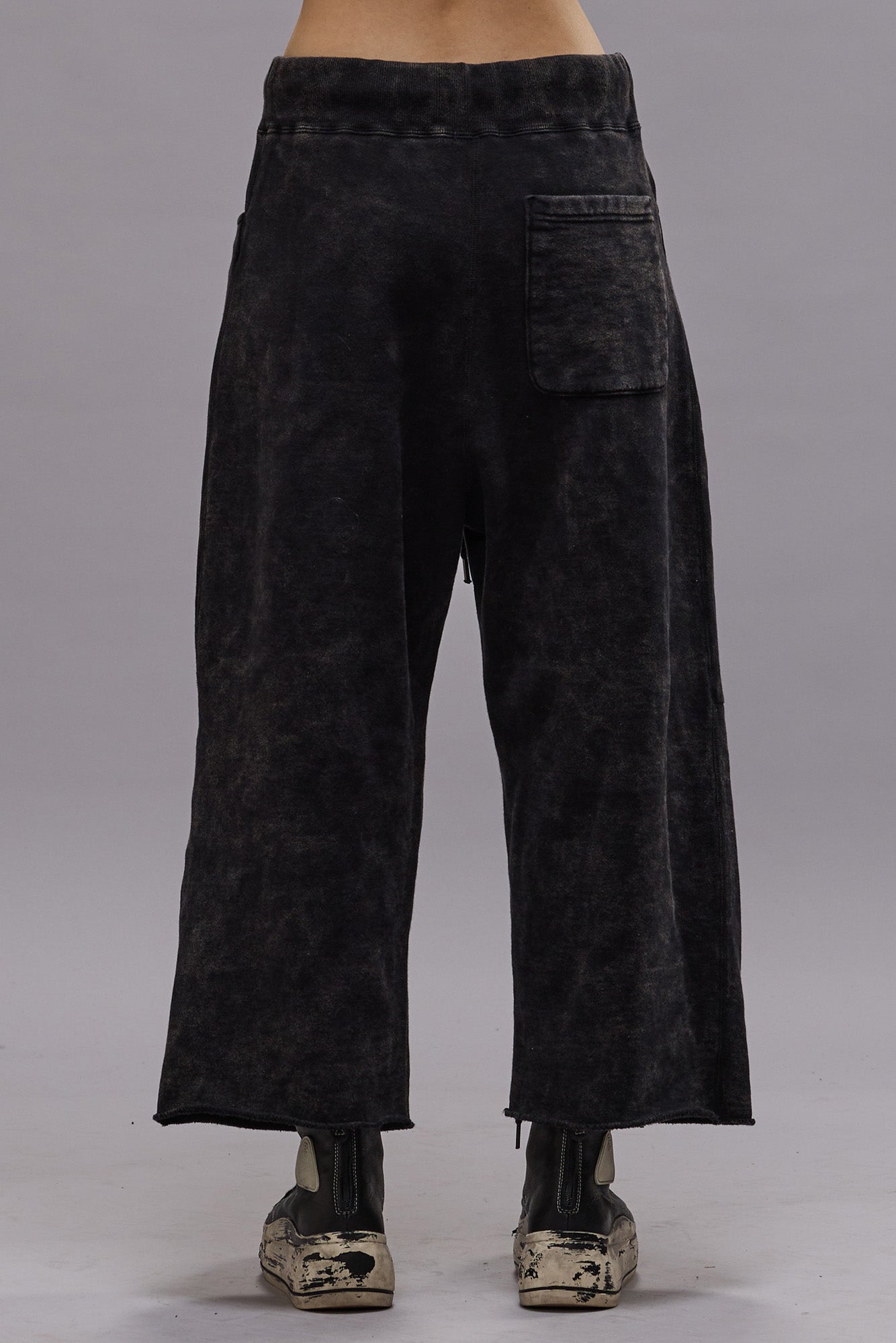 CROPPED PLEATED SWEATPANT - ACID BLACK