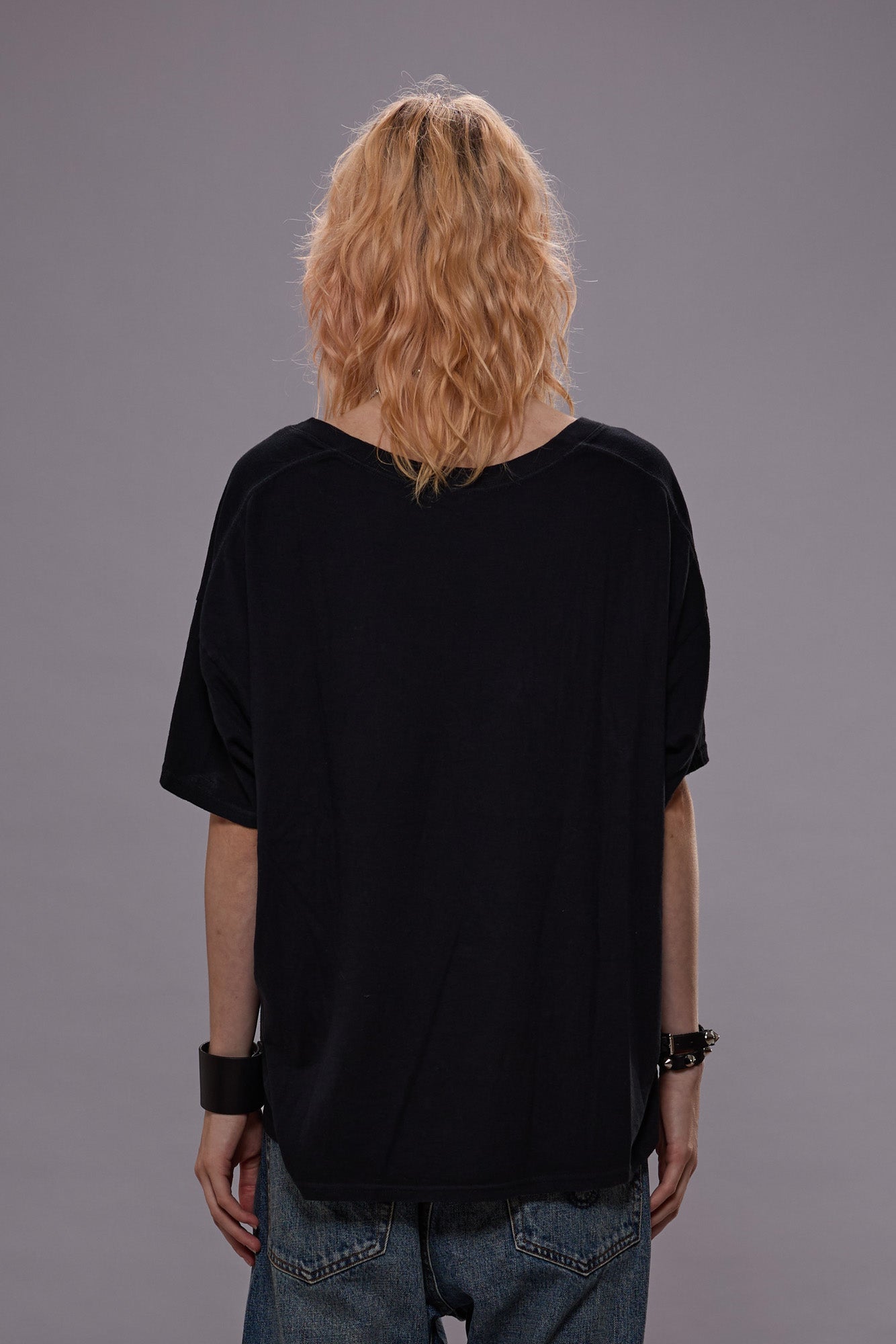 RELAXED CASHMERE V-NECK - BLACK