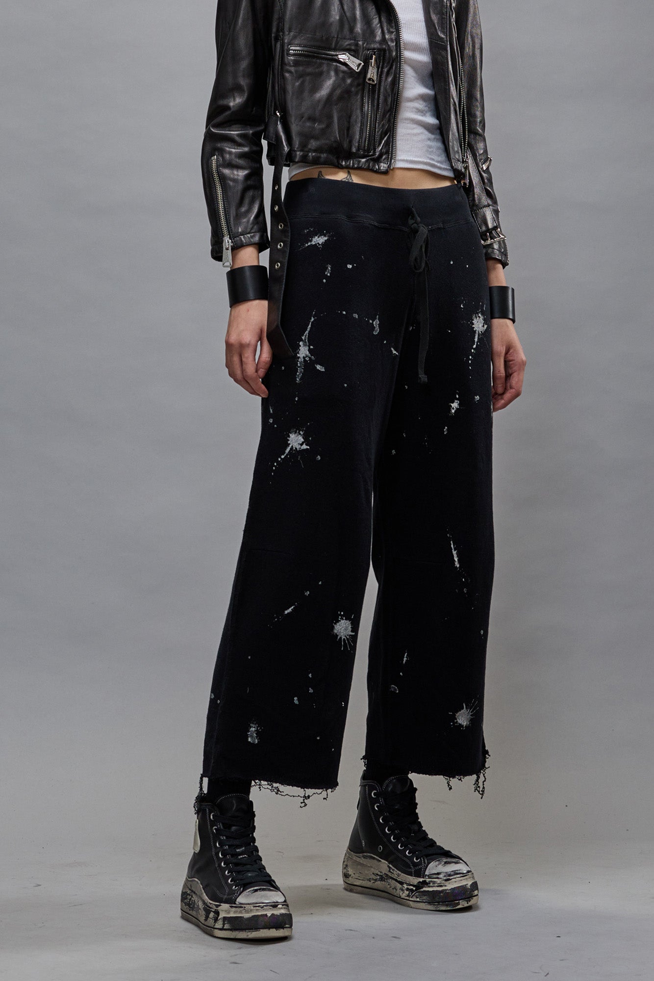 ARTICULATED KNEE SWEATPANT - SPLATTERED BLACK - R13