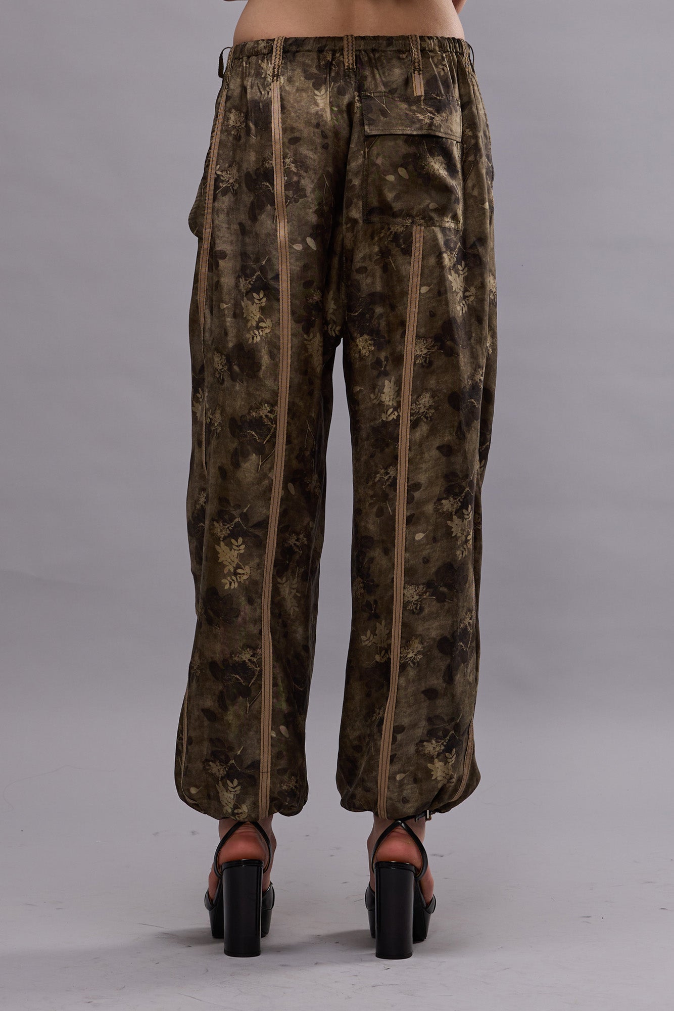 BALLOON PANTS WITH DOUBLE SEAM - OLIVE FLORAL - R13