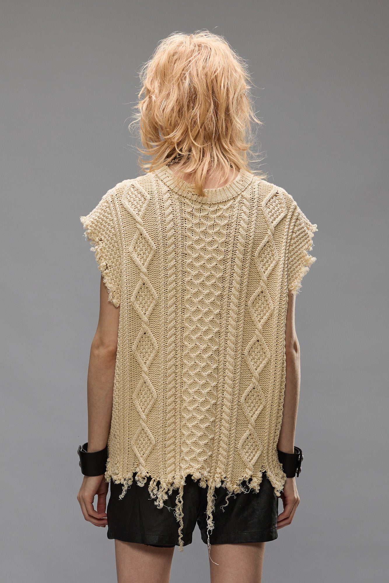 CABLE SWEATER VEST - CREAM - R13