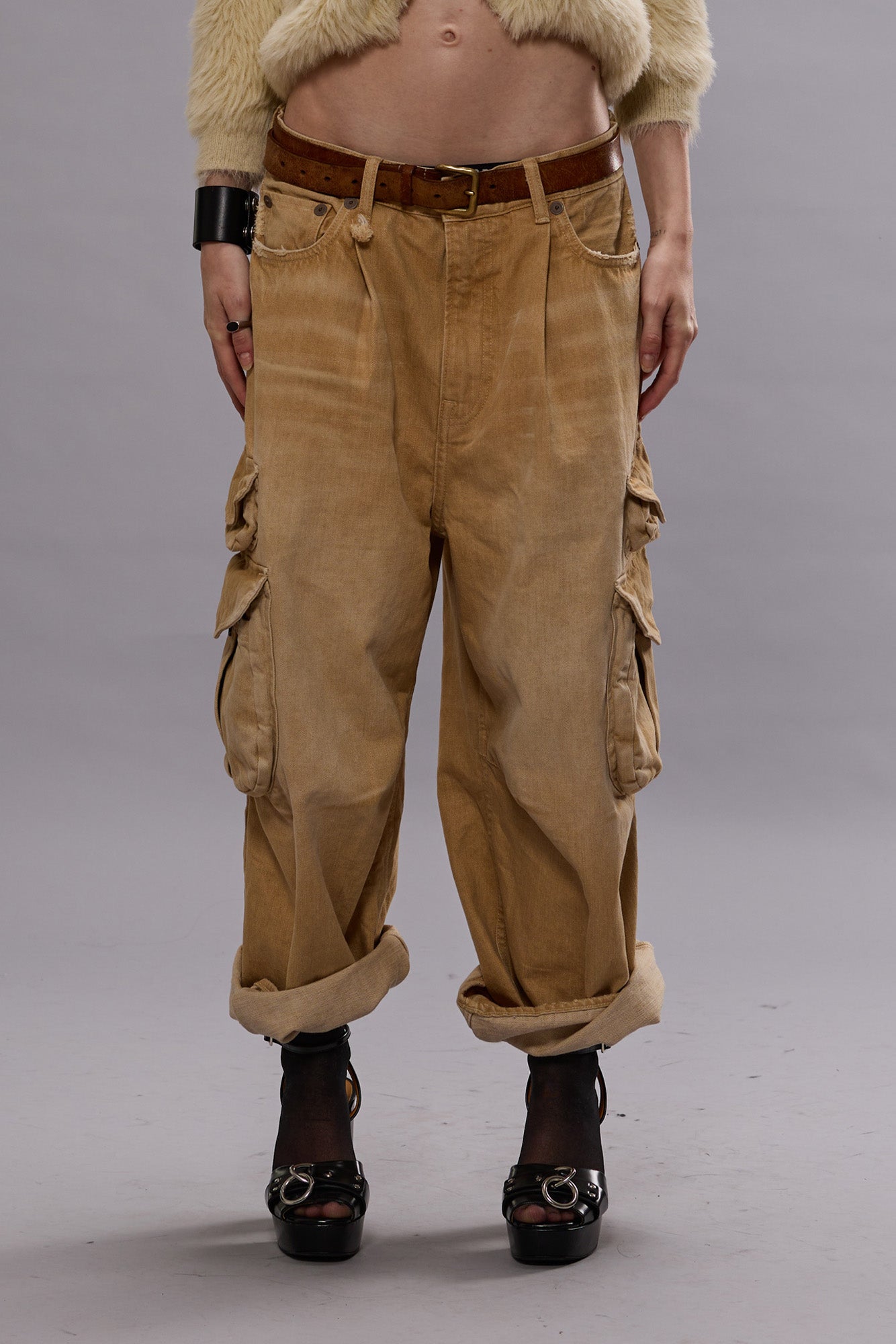 CROPPED MULTI POCKET CARGO - FADED WHEAT - R13