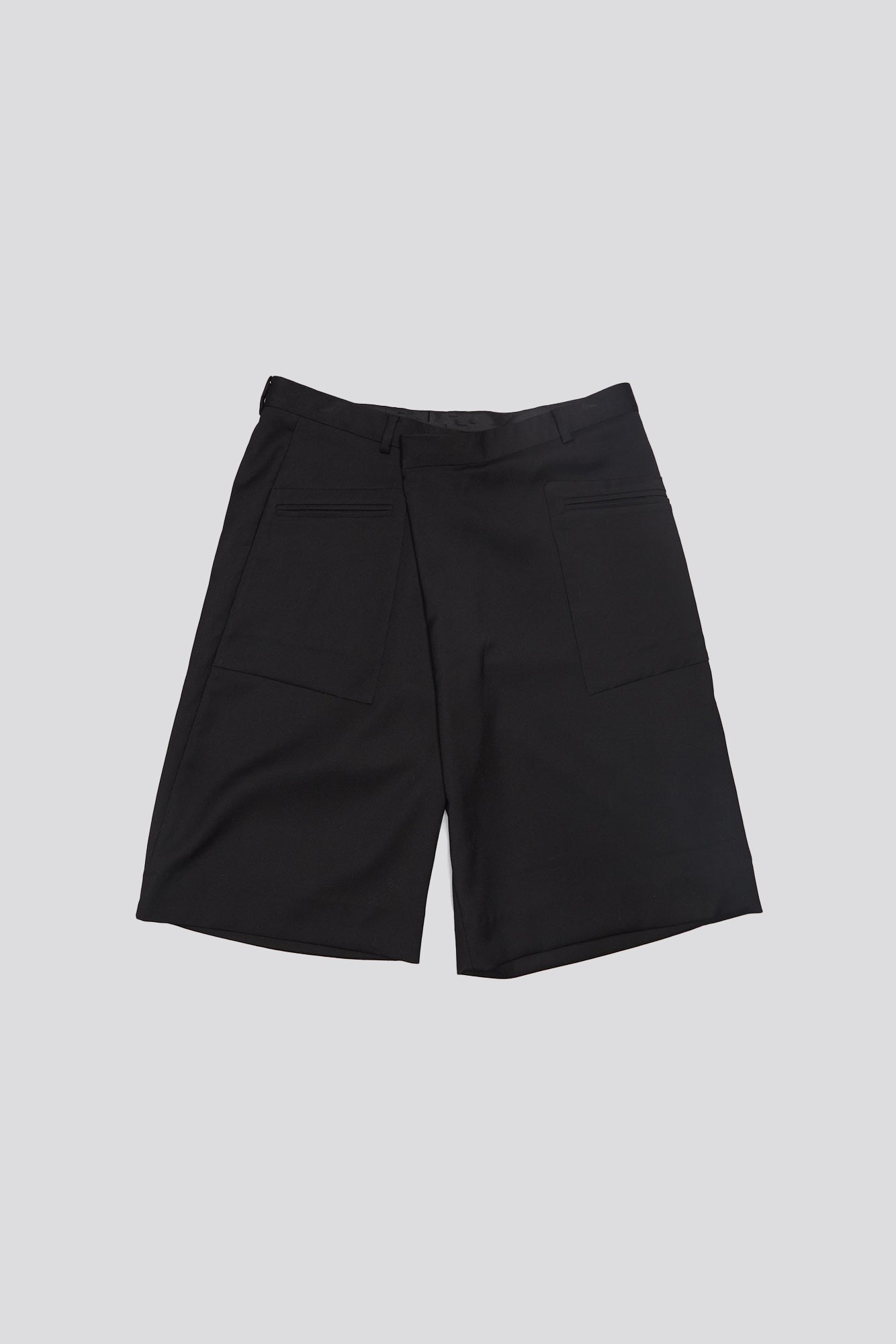 CROSSOVER KNEE-LENGTH SHORTS - BLACK - R13