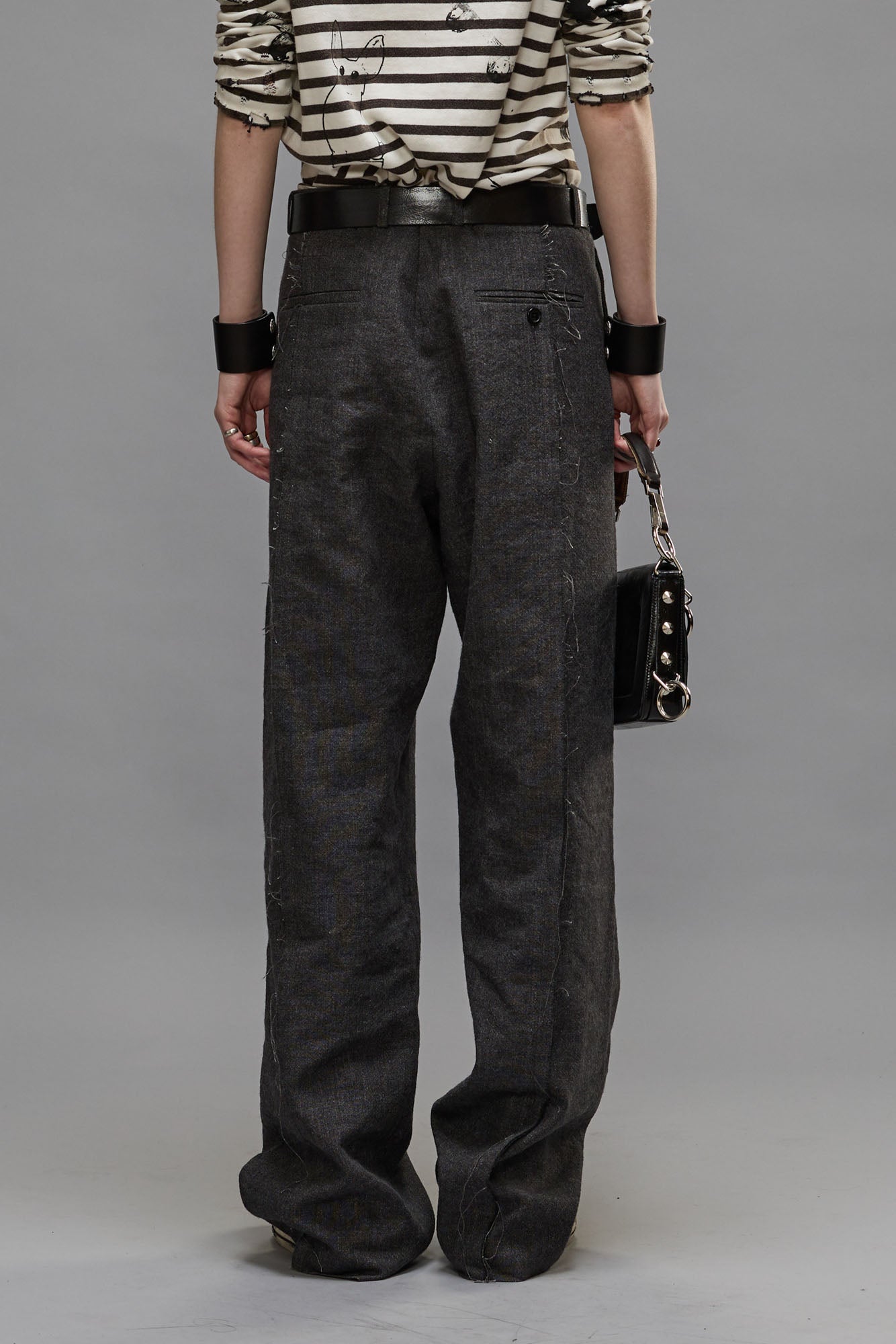 EXPOSED SEAM TROUSER - DARK GREY - R13