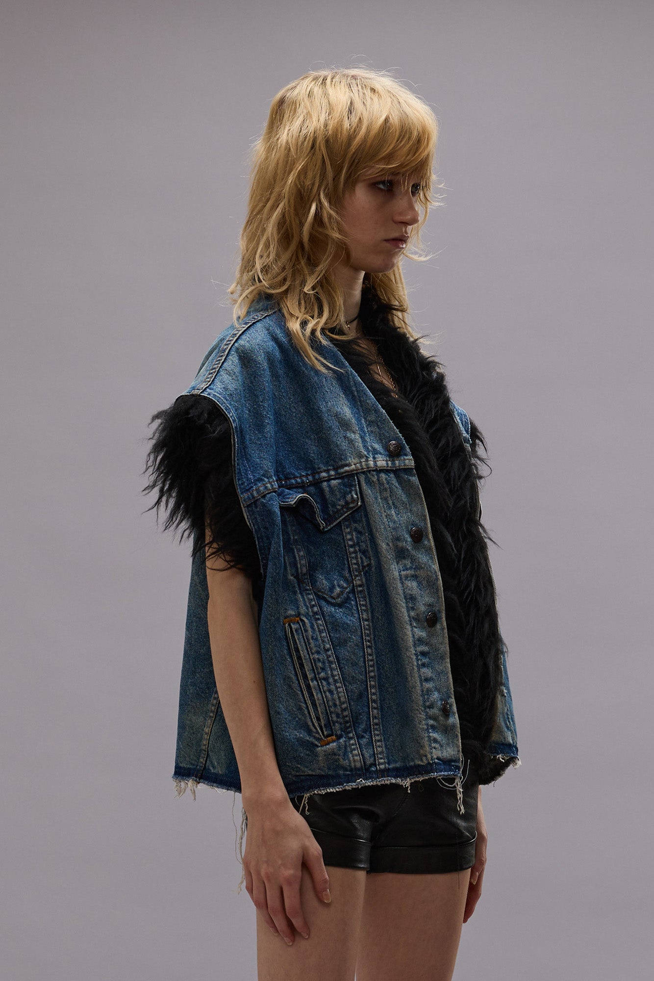 FUR TRIMMED TRUCKER VEST - STONE WASH BLUE - R13