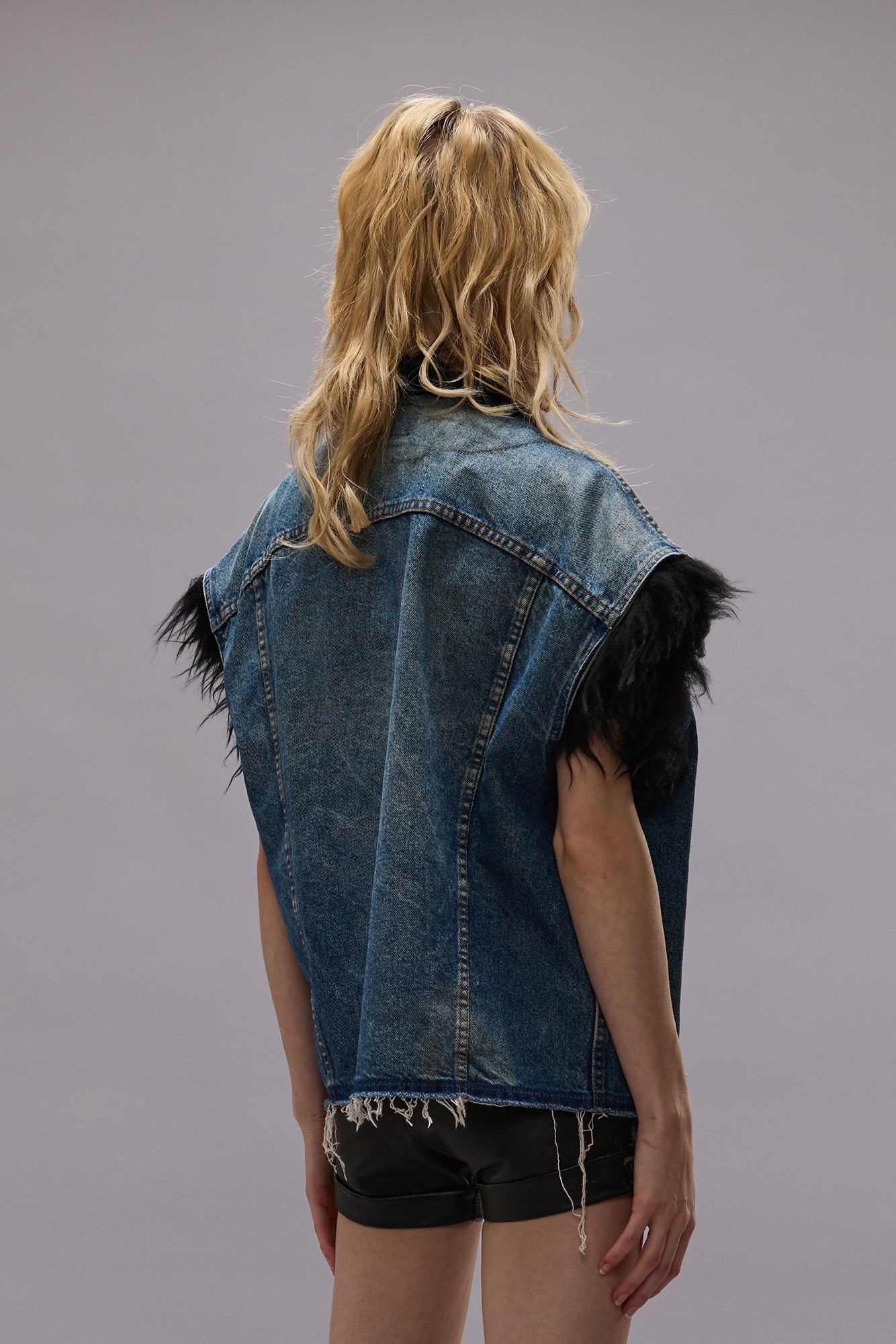 FUR TRIMMED TRUCKER VEST - STONE WASH BLUE - R13