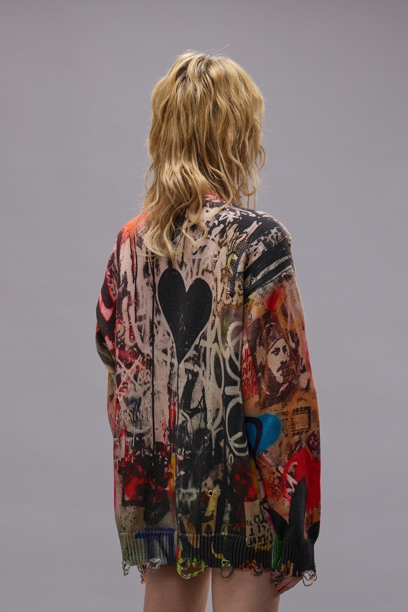 PRINTED BOYFRIEND SWEATER - HEART GRAFFITI PRINT - R13