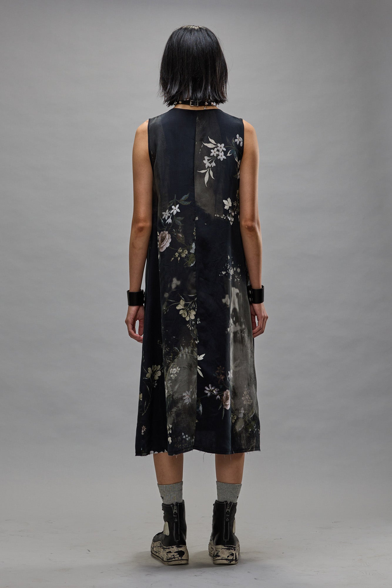 SLEEVELESS MIDI - BLEACHED BLACK FLORAL - R13