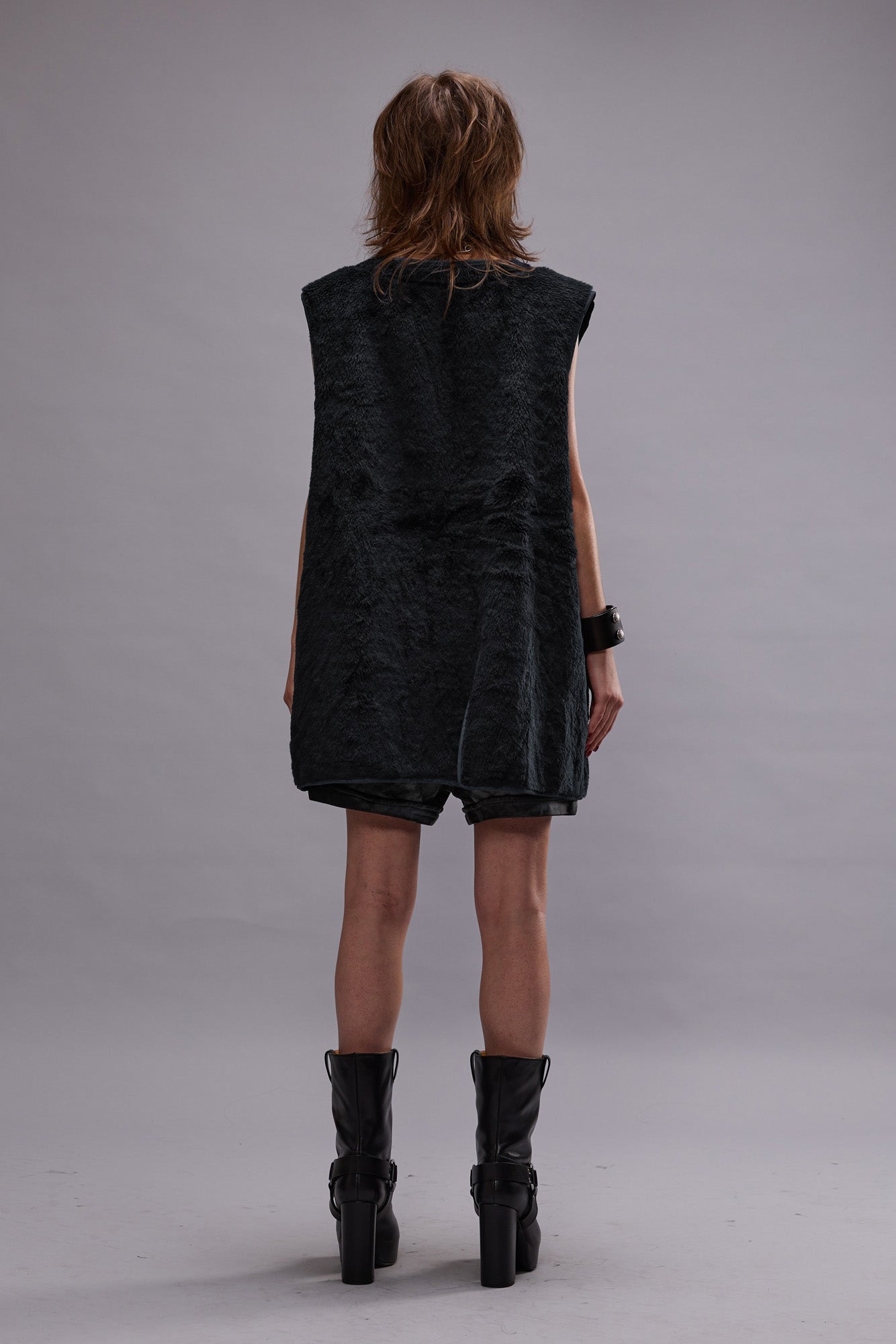 ZIPPERED FUR VEST - BLACK - R13