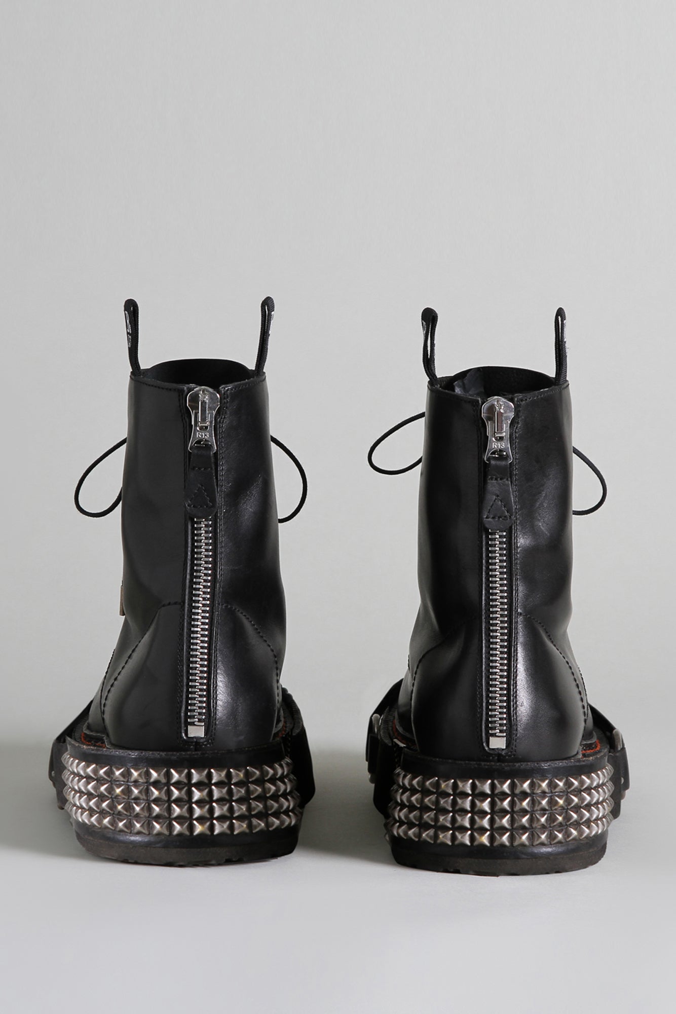 SINGLE STACK BOOT WITH STUD SOLE BLACK R13