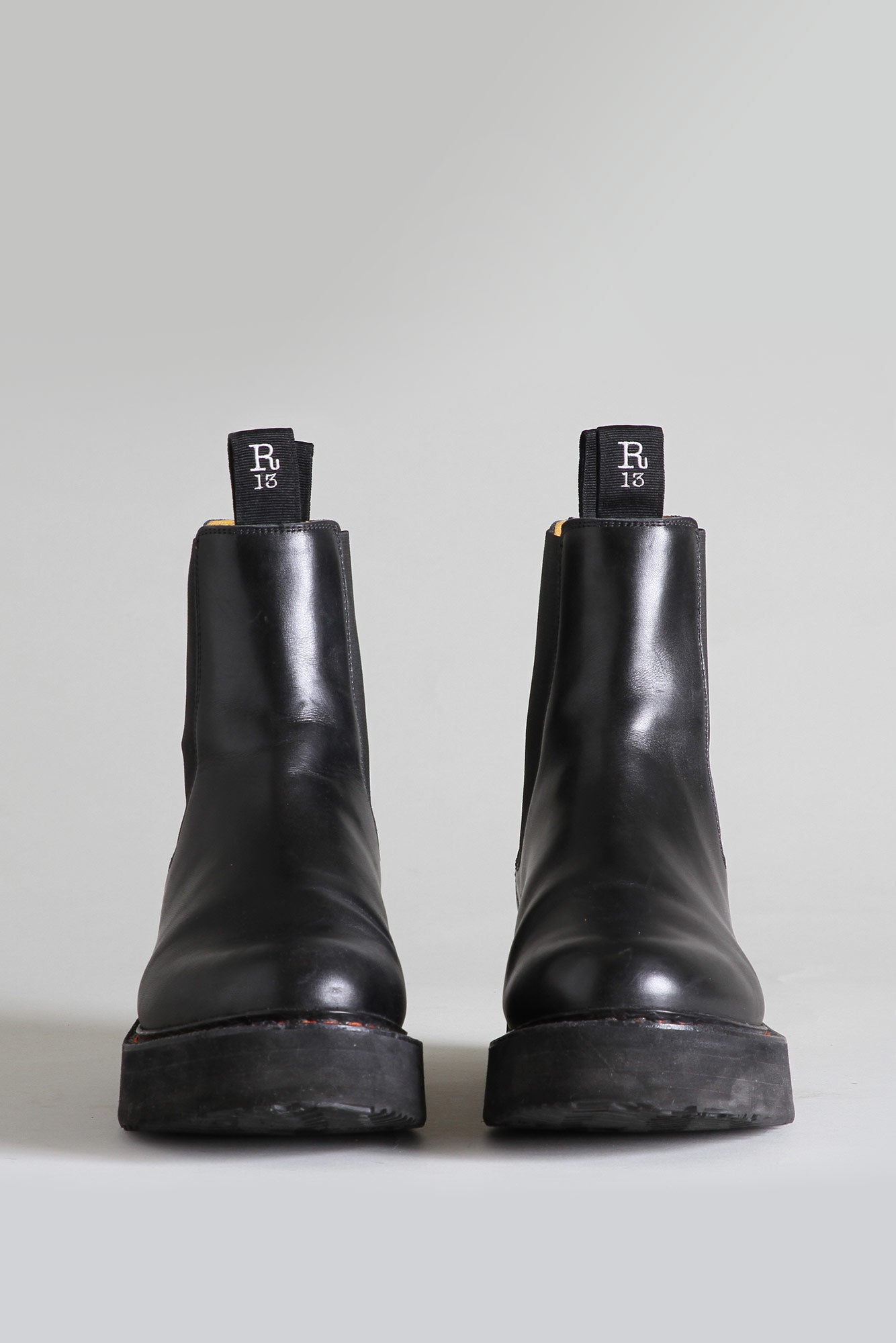 SINGLE STACK CHELSEA BOOT BLACK R13