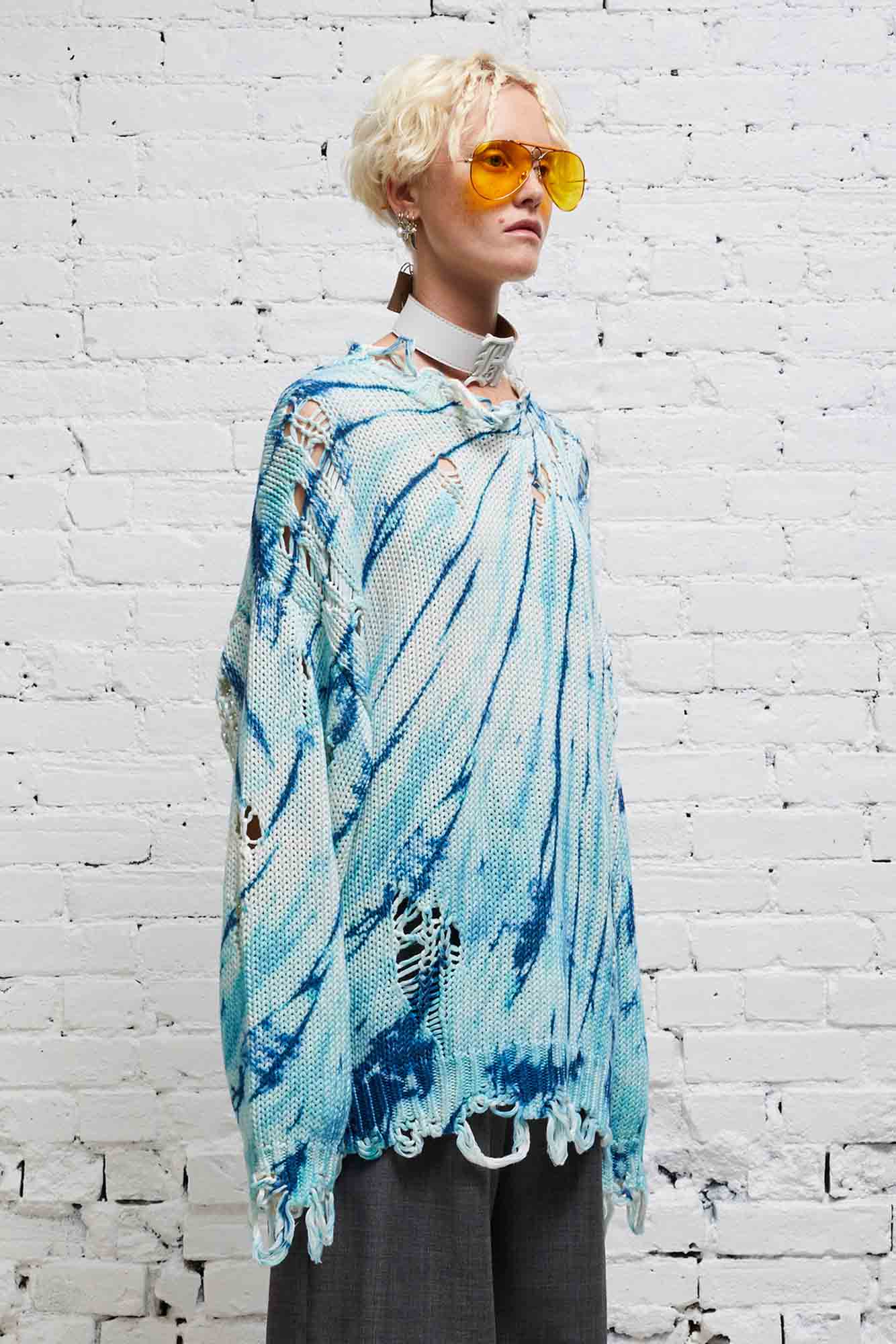 DISTRESSED OVERSIZED PULLOVER - BLUE TIE-DYE - R13