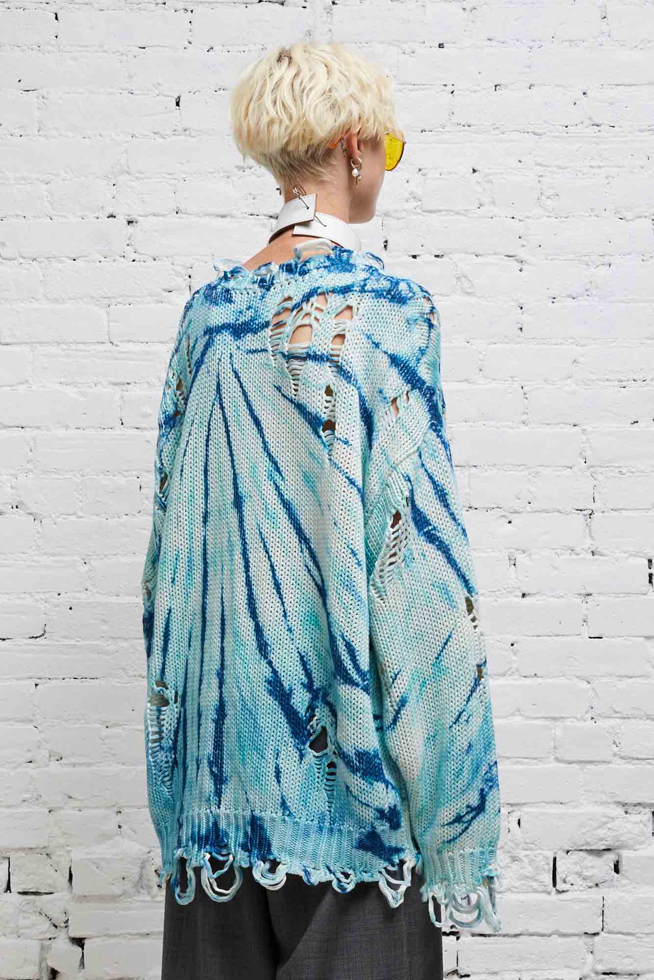 DISTRESSED OVERSIZED PULLOVER - BLUE TIE-DYE - R13