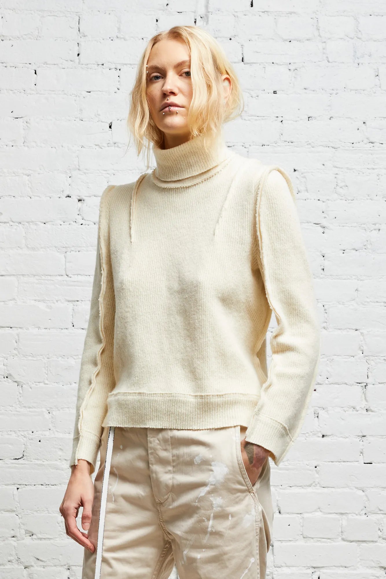 FLAT SLEEVE TURTLENECK - ECRU - R13