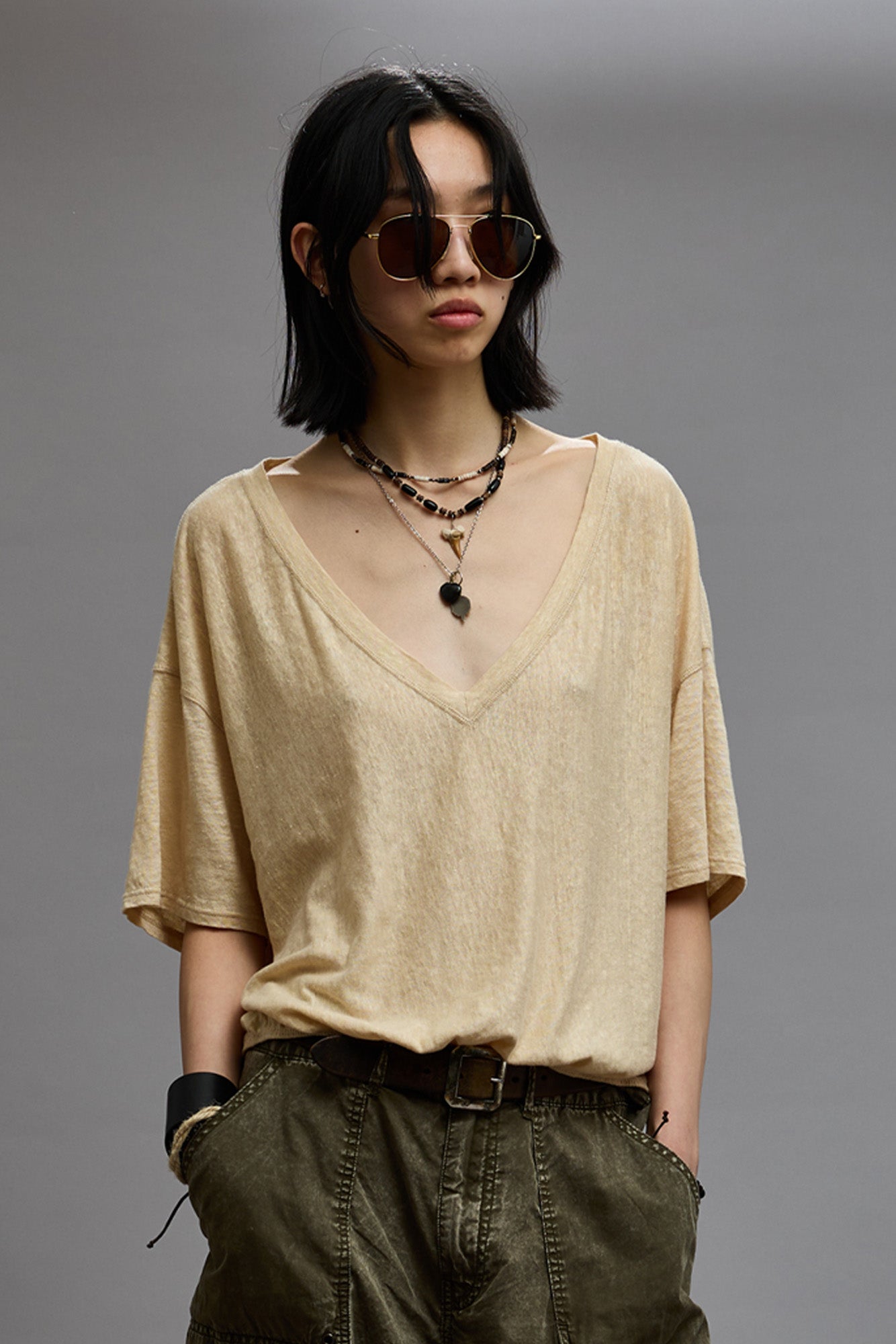 GATHERED HEM V-NECK TEE - KHAKI - R13