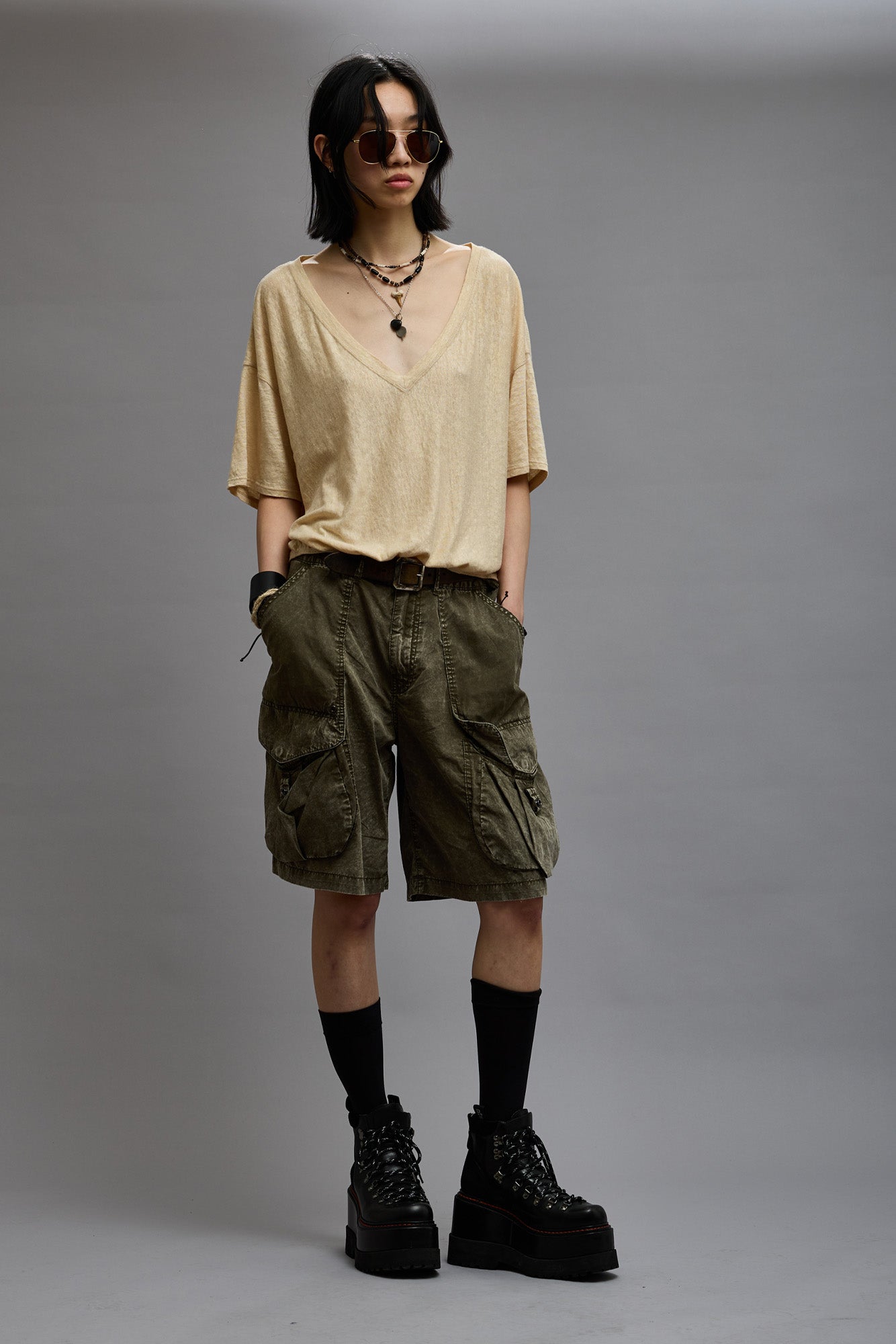 GATHERED HEM V-NECK TEE - KHAKI - R13