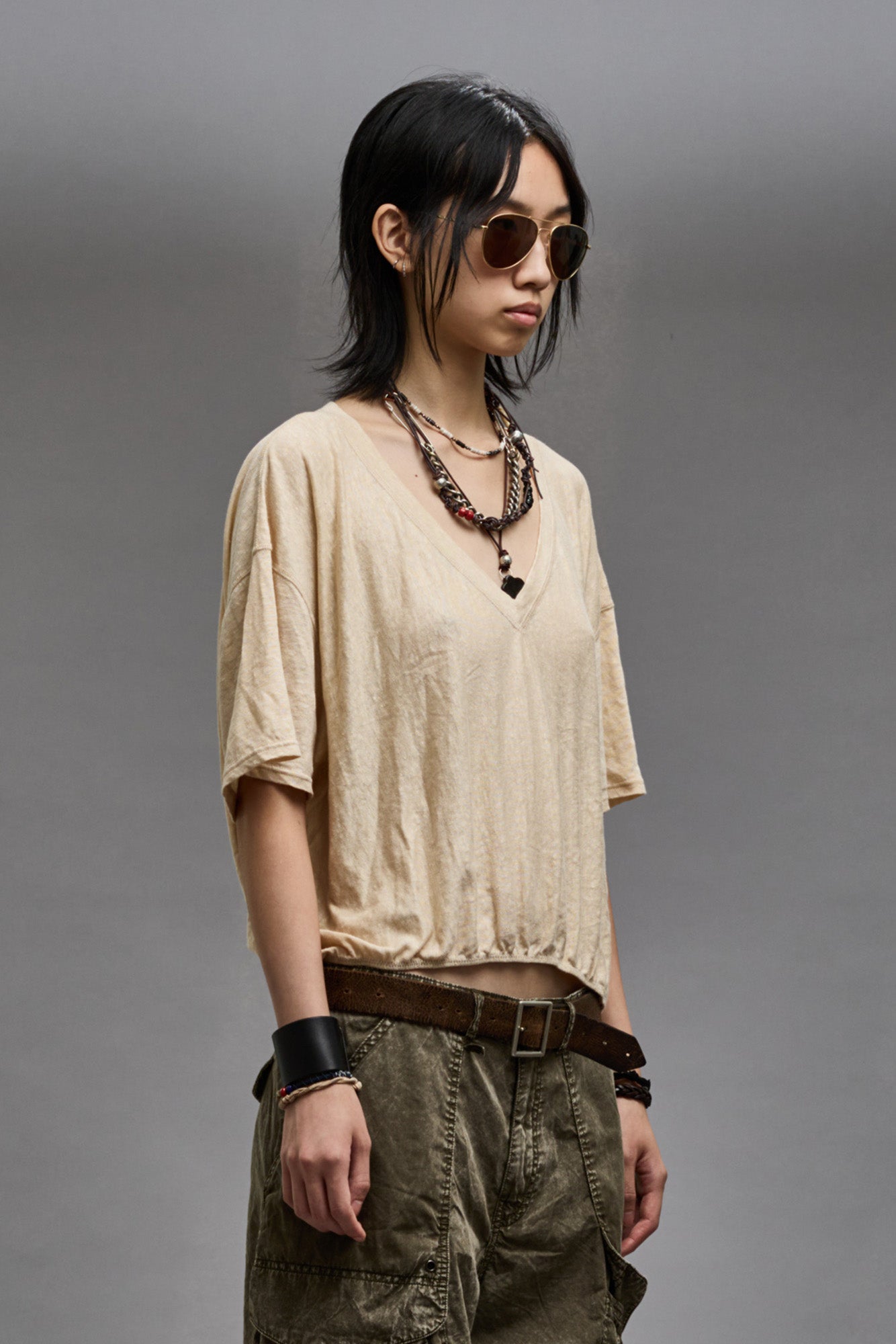 GATHERED HEM V-NECK TEE - KHAKI - R13