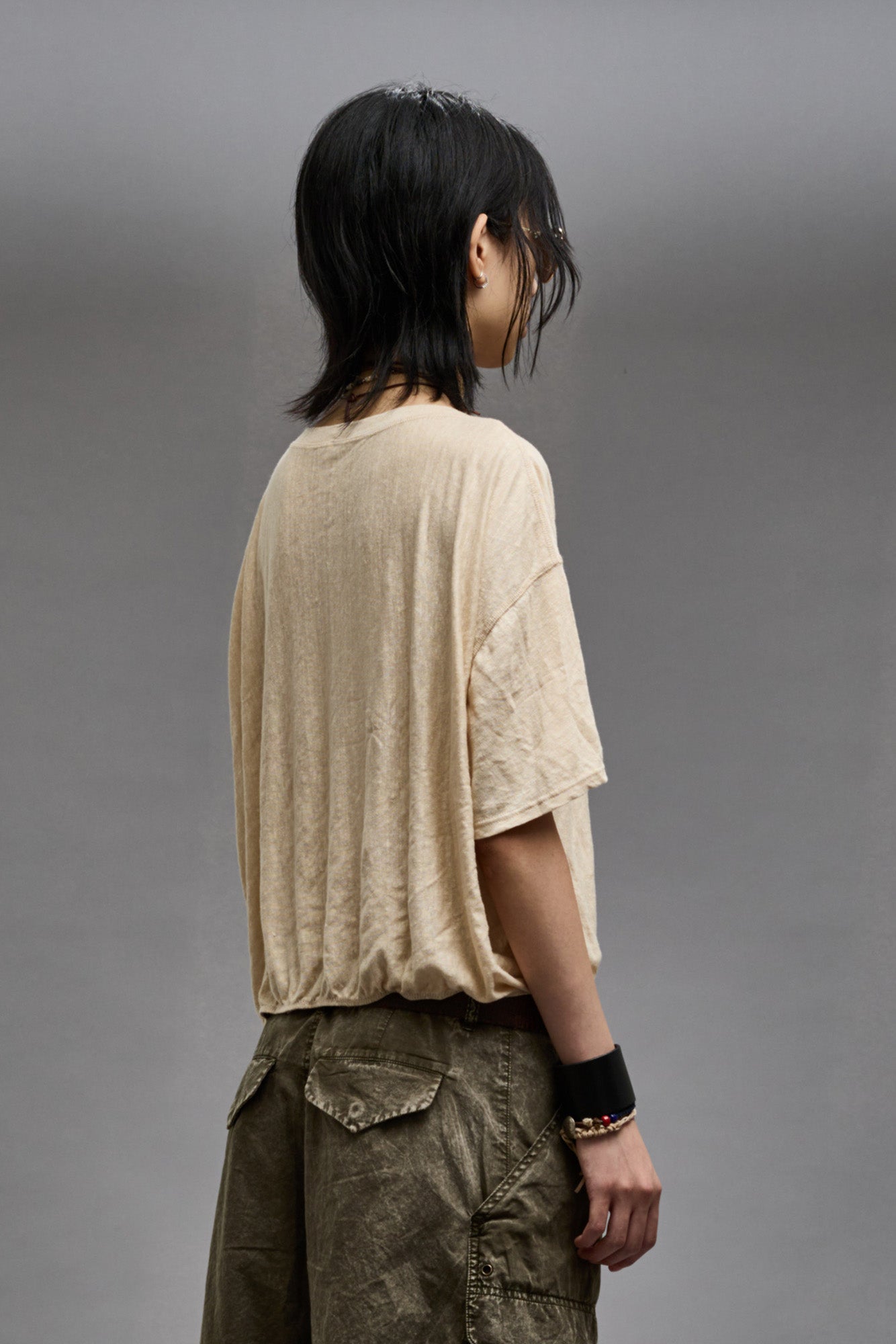 GATHERED HEM V-NECK TEE - KHAKI - R13