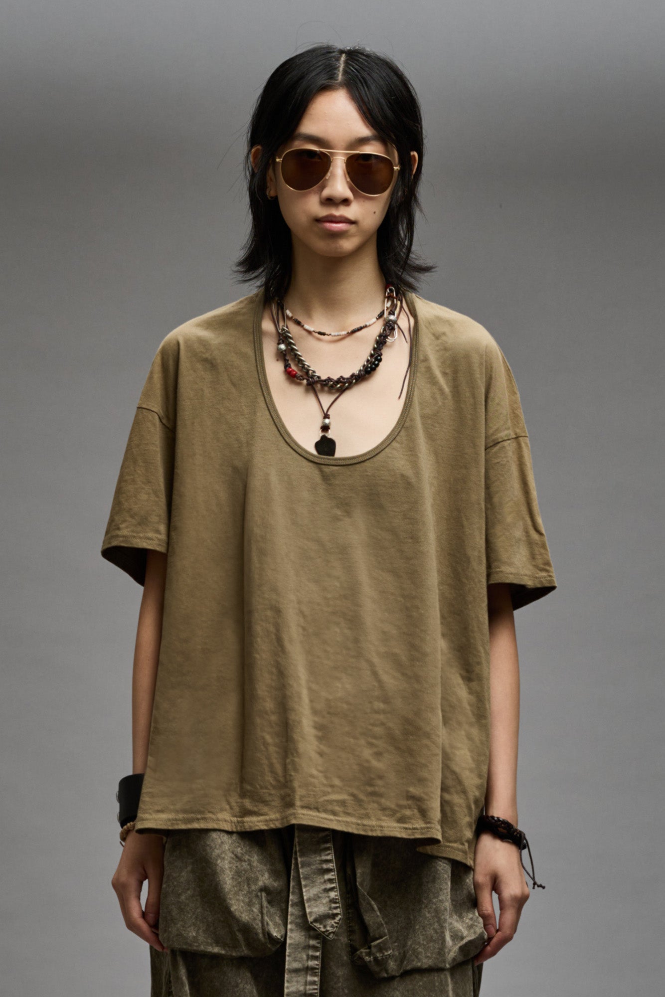 SCOOP NECK RELAXED T - LIGHT OLIVE - R13