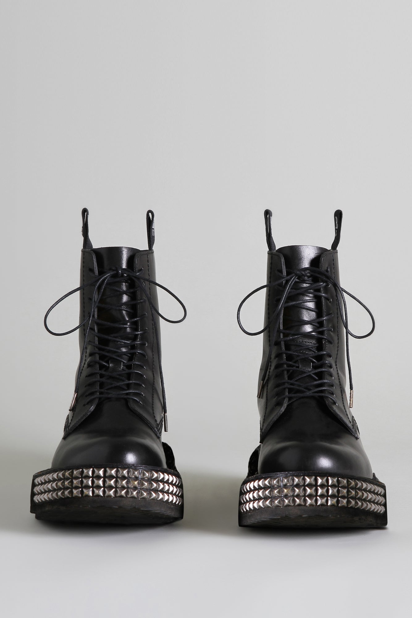 SINGLE STACK BOOT WITH STUD SOLE - BLACK - R13